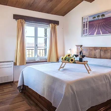 La Di Dante 6, Emma *